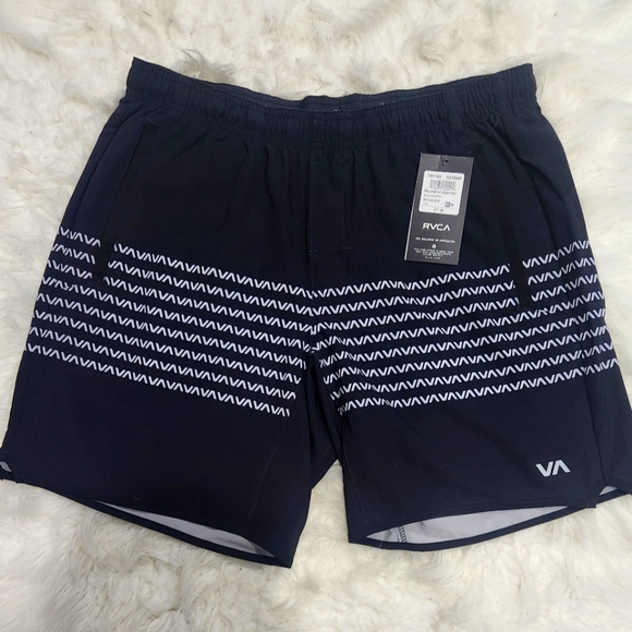Mens RVCA shorts - Picture 1 of 3